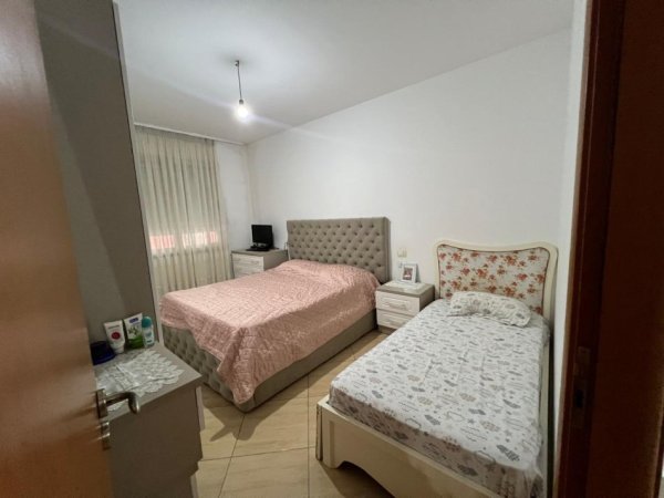 Apartament Me Qera 1+1,Mobiluar, 450 E ,në Astir  -Tiranë