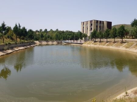 Tirane, jap me qera hotel Kati 0, 1.300 m² 15.000 € (MULLET)