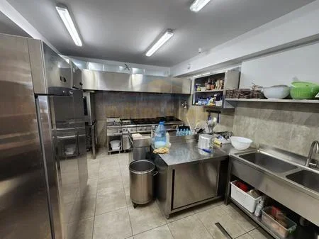 Tirane, shitet bar-resorant Kati 0, 110 m² 290.000 € (REZIDENCA KODRA E DIELLIT 1)