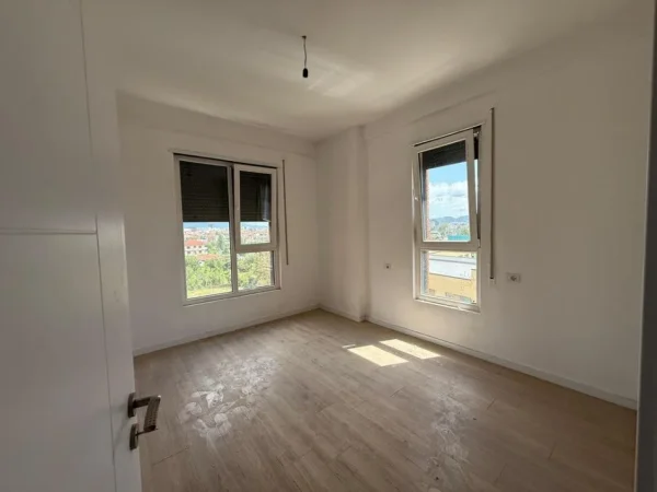 Tirane, shitet apartament 2+1+Ballkon Kati 5, 99 m² 109.900 € 
