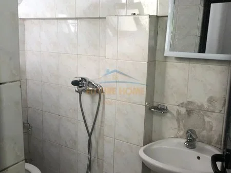 Tirane, jepet me qera apartament 1+1+Ballkon Kati 1, 60 m² 500 € (MEDRESE)