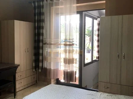 Tirane, jepet me qera apartament 1+1+Ballkon Kati 1, 60 m² 500 € (MEDRESE)