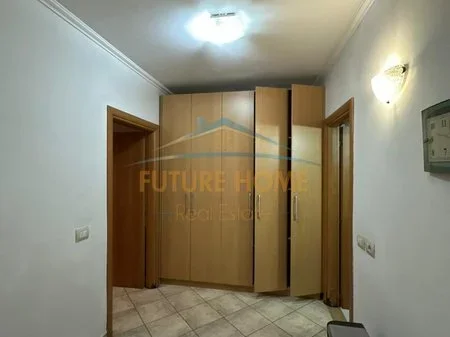 Tirane, jepet me qera apartament 1+1 Kati 0, 56 m² 400 € (RRUGA KONGRESI I MANASTIRIT (PEDRIATRIA))