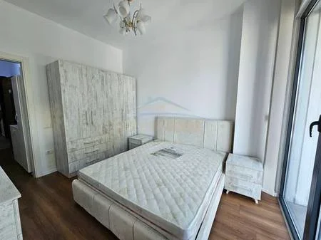 Tirane, jepet me qera apartament 1+1+Ballkon Kati 1, 67 m² 500 € (OXHAKU)