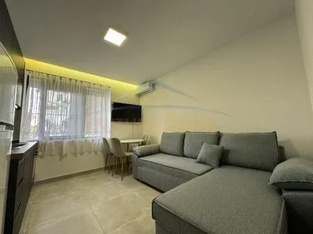 Tirane, jepet me qera apartament 1+1 Kati 1, 45 m² 450 € (RRUGA FERIT XHAJKO (MEDRESE))