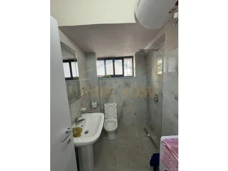 Tirane, jepet me qera apartament 1+1 Kati 1, 45 m² 450 € (RRUGA FERIT XHAJKO (MEDRESE))