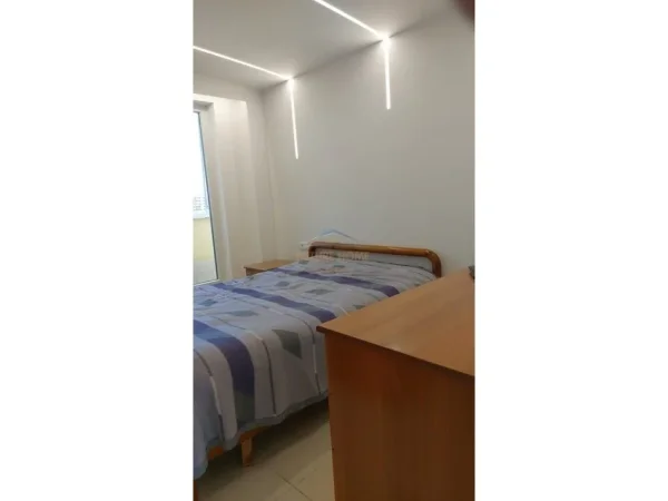 Tirane, jepet me qera apartament 1+1+Ballkon Kati 9, 45 m² 600 € (RRUGA FERIT XHAJKO)