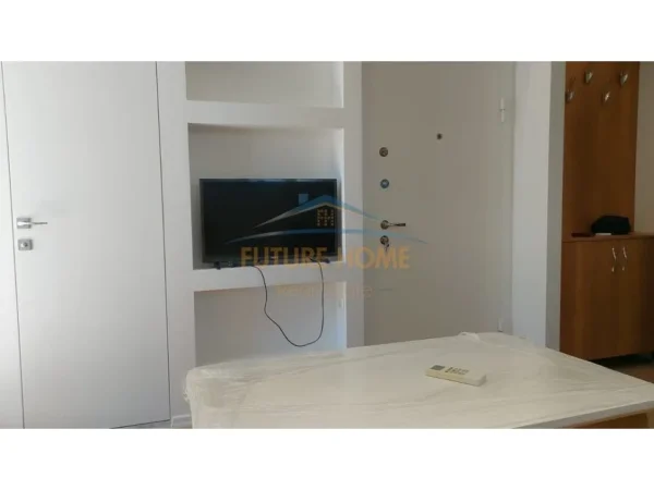 Tirane, jepet me qera apartament 1+1+Ballkon Kati 9, 45 m² 600 € (RRUGA FERIT XHAJKO)