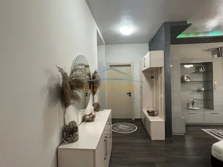 Tirane, shitet apartament 2+1+Ballkon Kati 3, 119 m² 300.000 € (BULEVARDI GJERGJ FISHTA)