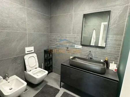 Tirane, shitet apartament 2+1+Ballkon Kati 8, 180 m² 430.000 € (PERBALL KOMPLEKSIT DELIJORGJI)