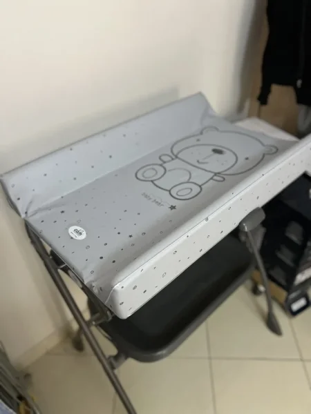 Tirane, shes Tavoline nderrimi dhe vaske ( govate) per bebe 40 €