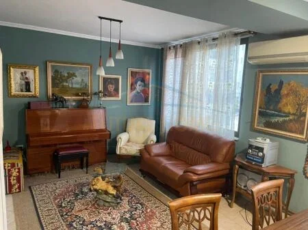 Tirane, jepet me qera apartament Dublex Kati 1, 200 m² 1.000 € 