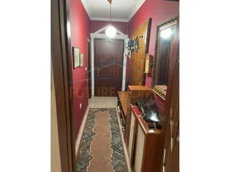 Tirane, jepet me qera apartament Dublex Kati 1, 200 m² 1.000 € 