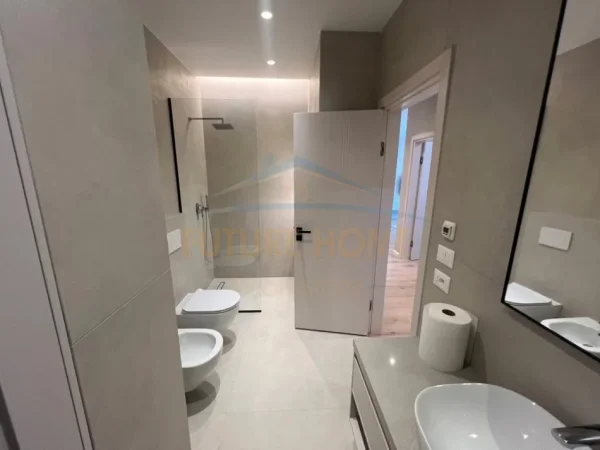 Tirane, jepet me qera apartament 2+1 Kati 5, 105 m² 1.000 € 