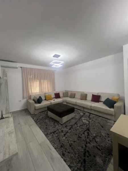 Tirane, jepet me qera apartament 2+1 Kati 2, 1.000 € 