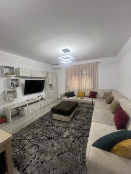 Tirane, jepet me qera apartament 2+1 Kati 2, 1.000 € 