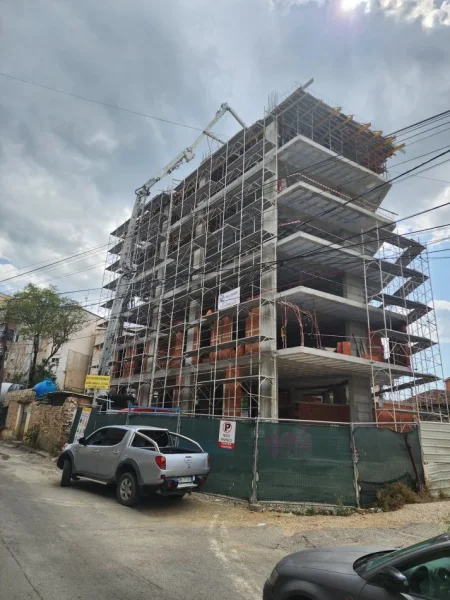 Tirane, shitet apartament 2+1+Aneks+Ballkon Kati 1, 100 m² 