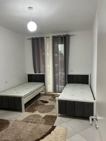 Tirane, jepet me qera apartament 2+1+Ballkon Kati 3, 98 m² 550 € (Rruga Sokrat Miho)