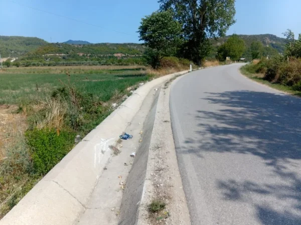 Permet, shitet toke bujqesore , 1.300 m² (Qilarisht)