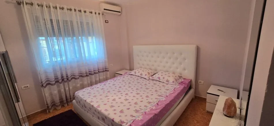 Tirane, jepet me qera apartament 1+1+Ballkon Kati 2, 55 m² 500 € (RRUGA E KAVAJES)