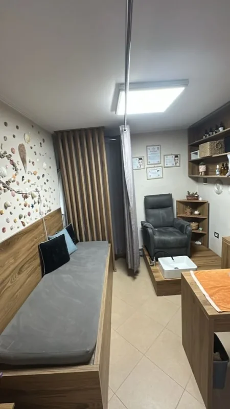 Tirane, jepet me qera dyqan Kati 1, 35.000 €