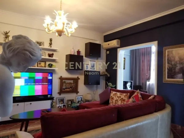 Tirane, jepet me qera apartament 3+1+Aneks+Ballkon Kati 4, 150 m² 600 € (Neom121614)