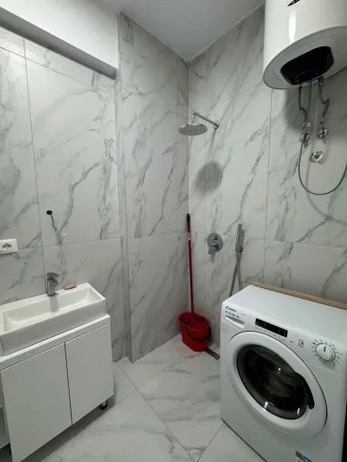 Tirane, jepet me qera apartament 1+1 Kati 2, 50 m² 450 € (Tek Rezidenca Oxa)