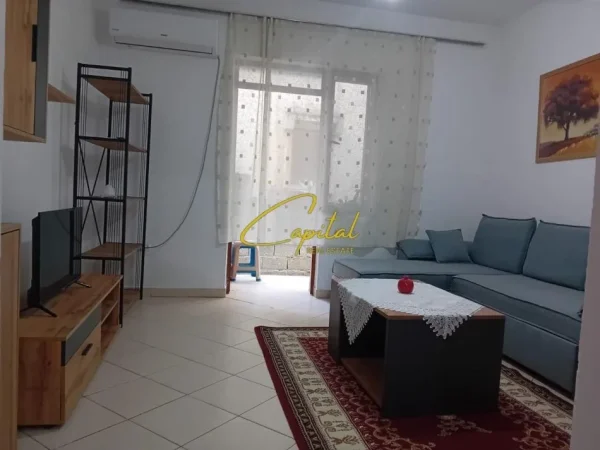Tirane, jepet me qera apartament 1+1 Kati 1, 70 m² 420 € (RRUGA 5 MAJI)