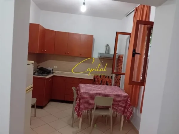 Tirane, jepet me qera apartament 1+1 Kati 1, 70 m² 420 € (RRUGA 5 MAJI)