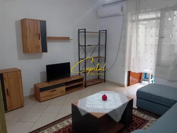 Tirane, jepet me qera apartament 1+1 Kati 1, 70 m² 420 € (RRUGA 5 MAJI)