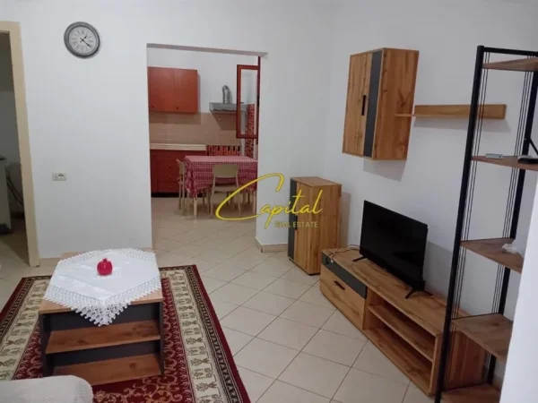 Tirane, jepet me qera apartament 1+1 Kati 1, 70 m² 420 € (RRUGA 5 MAJI)