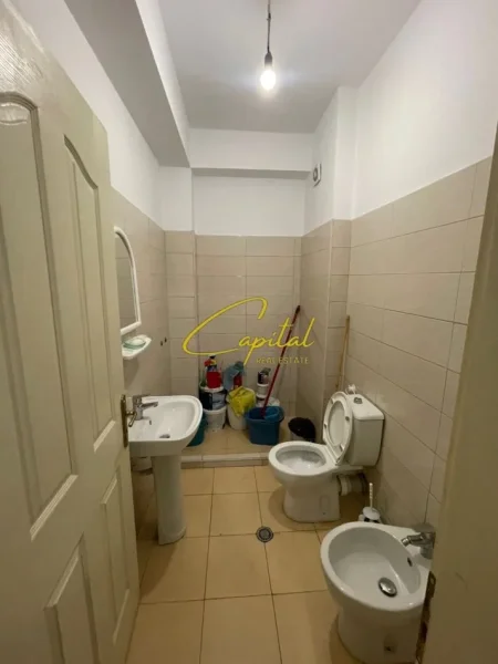 Tirane, jepet me qera zyre Kati 1, 62 m² 450 € (ASTIR)