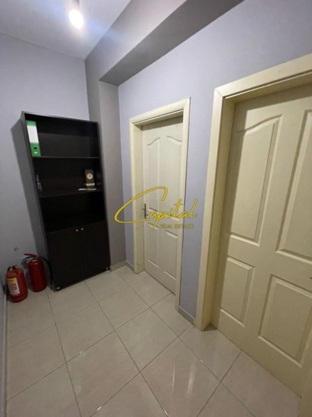 Tirane, jepet me qera zyre Kati 1, 62 m² 450 € (ASTIR)
