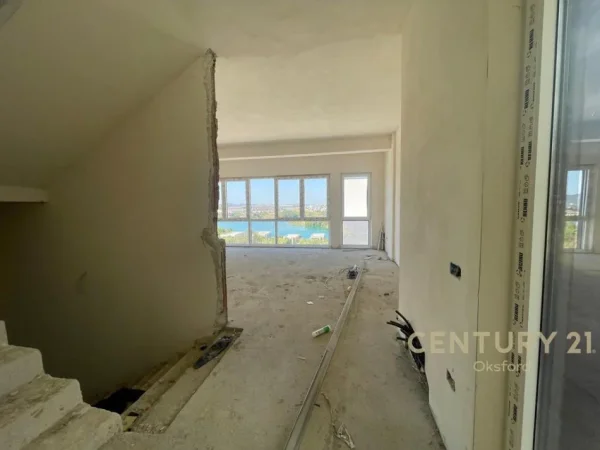 Tirane, shitet Vile 3+1+Ballkon Kati 2, 258 m² 550.000 € (Farke , Liqeni)