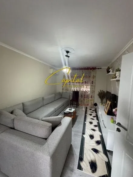 Tirane, jepet me qera apartament 1+1 Kati 1, 65 m² 500 € (BRRYLI)