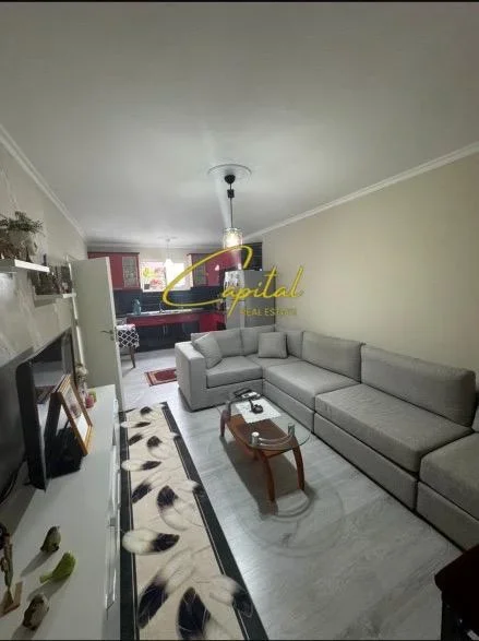 Tirane, jepet me qera apartament 1+1 Kati 1, 65 m² 500 € (BRRYLI)