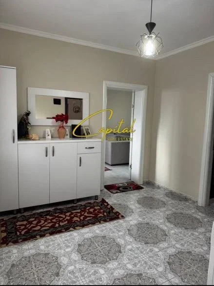 Tirane, jepet me qera apartament 1+1 Kati 1, 65 m² 500 € (BRRYLI)