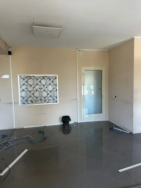 !!Dhene!!Durres, jepet me qera ambjent biznesi Kati 3, 170 m² 1.400 € (Vollga)
