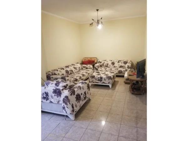 Tirane, jepet me qera apartament 3+1+Aneks+Ballkon Kati 7, 130 m² 1.300 € (Bllok)