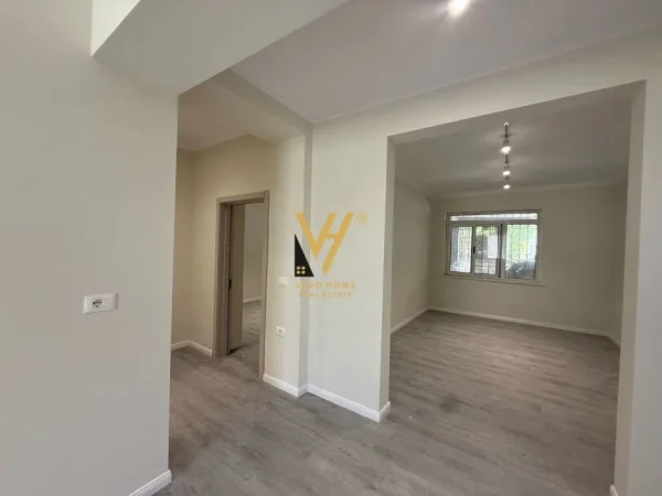 Tirane, jepet me qera ambjent biznesi Kati 0, 80 m² 1.200 € (BLLOK)