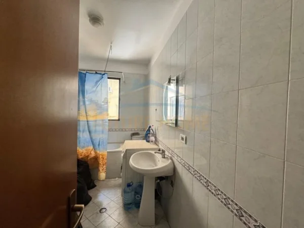 Tirane, jepet me qera apartament 2+1+Ballkon Kati 8, 105 m² 800 € (Zog i Zi , Tirane)