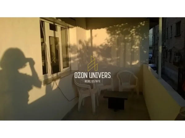 Tirane, jepet me qera apartament 1+1 Kati 2, 65 m² 400 € (Rruga 5 Maji)