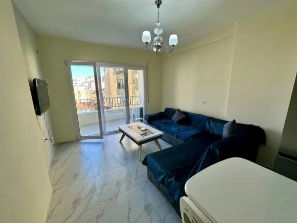 Tirane, jepet me qera apartament 1+1+Aneks+Ballkon Kati 4, 70 m² 700 € (Pazari i Ri)