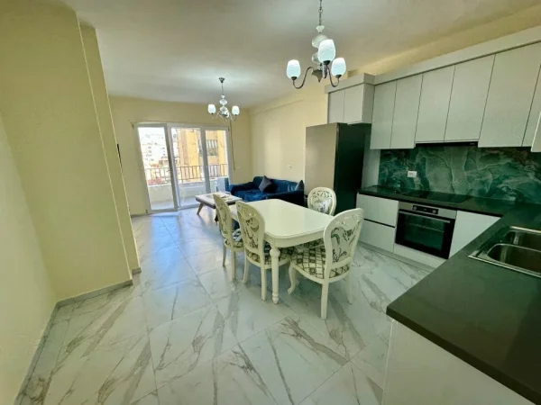 Tirane, jepet me qera apartament 1+1+Aneks+Ballkon Kati 4, 70 m² 700 € (Pazari i Ri)