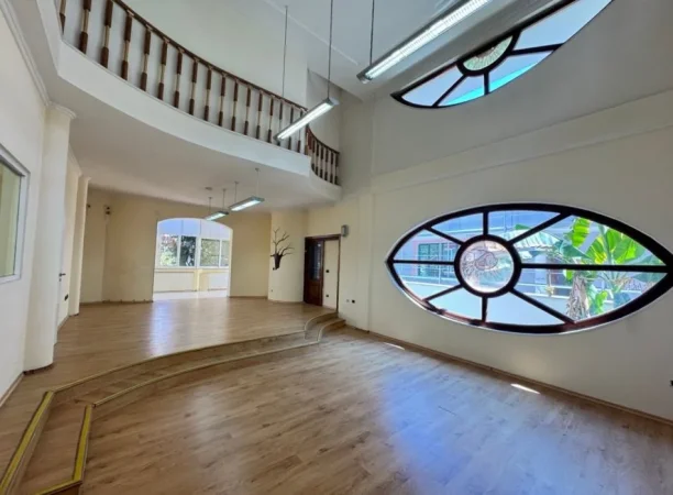 Tirane, jepet me qera Vile , 720 m² 5.000 € (Kompleksi Dinamo)