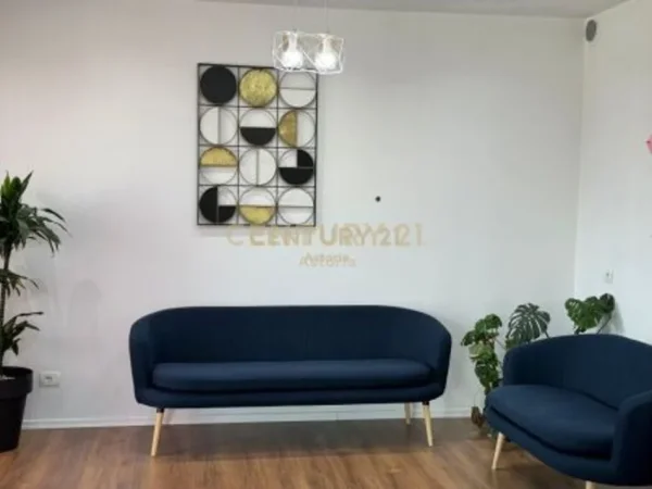 Tirane, jepet me qera zyre Kati 5, 130 m² 600 € 