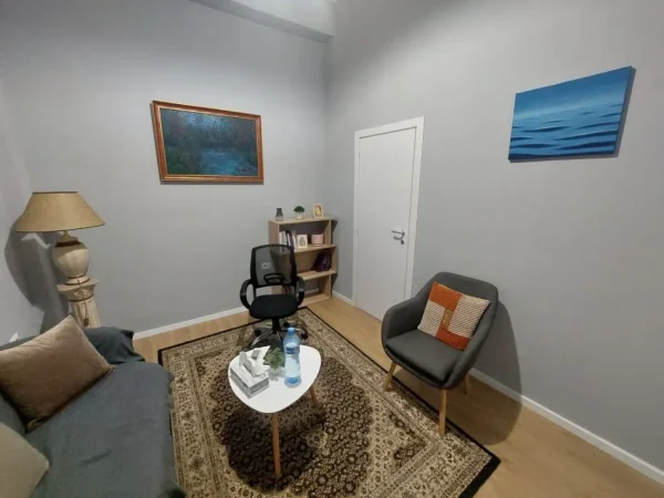 Tirane, jepet me qera Vile 5+1+Aneks+Ballkon Kati 0, 210 m² 1.200 € (Mihal Grameno)