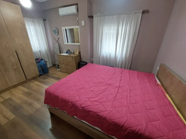 Tirane, jepet me qera Vile 5+1+Aneks+Ballkon Kati 0, 210 m² 1.200 € (Mihal Grameno)