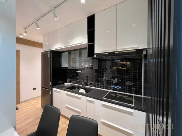 Tirane, jepet me qera apartament 1+1 Kati 3, 77 m² 800 € (Rruga e Dibres)