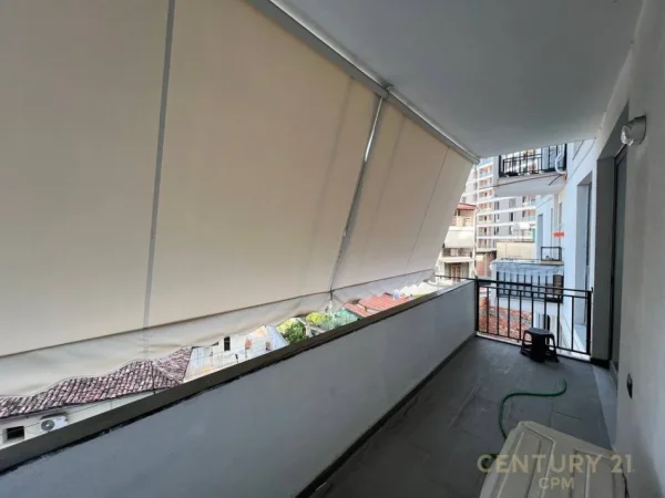 Tirane, jepet me qera apartament 1+1 Kati 3, 77 m² 800 € (Rruga e Dibres)